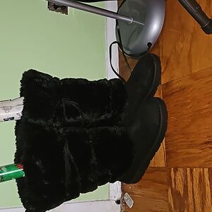 Fur boots 🚫 UGGS